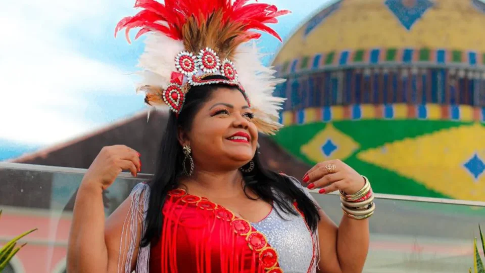 Noite vermelha: Márcia Siqueira e Luciano Araújo comandam estreia do Sábado Garantido em Manaus