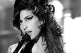 DE VOLTA À AMY: Fefa Carmin faz tributo à cantora em Manaus