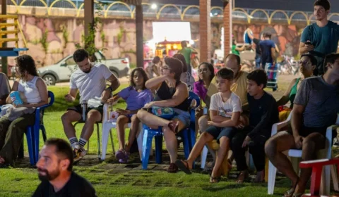 Cinema ao ar livre leva curtas-metragens a praças e bairros de Ji-Paraná