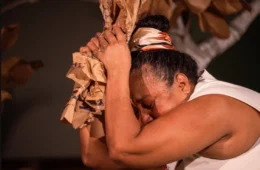 Teatro Amazonas recebe espetáculo sobre corpo, tempo e memória nesta terça-feira