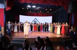 Espetáculo leva ao palco 50 anos de memórias de uma escola em Manaus e homenageia professores na véspera do seu dia